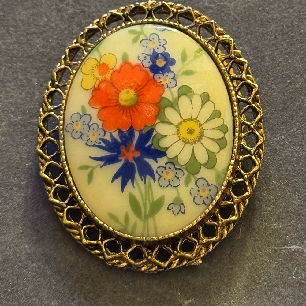 Painted Floral Ceramic Goldtone Brooch - Picture 2 of 7